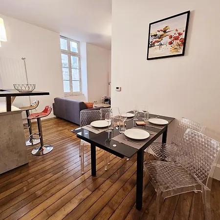 Apartamento Le Coeur D'angouleme, Calme Et Spacieux *
