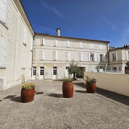 Apartamento Le Coeur D'angouleme, Calme Et Spacieux