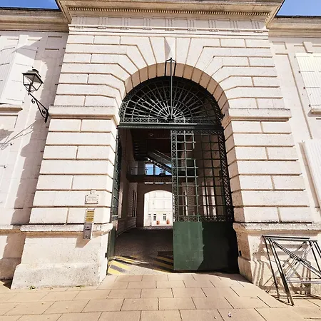 Appartamento Le Coeur D'angouleme, Calme Et Spacieux Angoulême