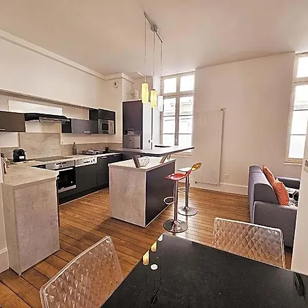 Apartamento Le Coeur D'angouleme, Calme Et Spacieux *